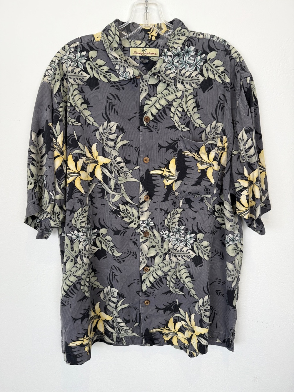 Tommy Bahama Size L 100% Silk Hawaiian Camp Shirt Tropical Floral Jacquard
